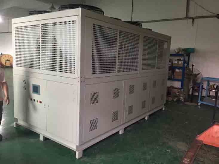 某新能源汽车厂家-风冷螺杆式冷水机